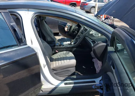 2014 Ford Fusion Hybrid S z USA, uszkodzony, nr VIN 3FA6P0UUXER123787